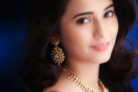 Sao nữ phim Ấn Độ "Đừng rời xa em" xinh như hoa hậu là ai? - 2