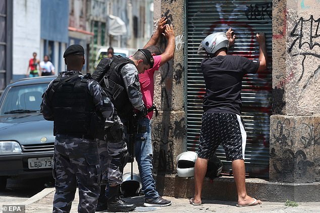 Cảnh sát Brazil hành quyết 13 thành viên băng đảng ma túy tại chỗ? - 1