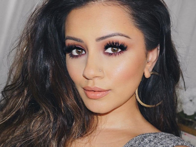 Làm đẹp - Blogger triệu fan bày cách chọn kem nền mịn như da em bé