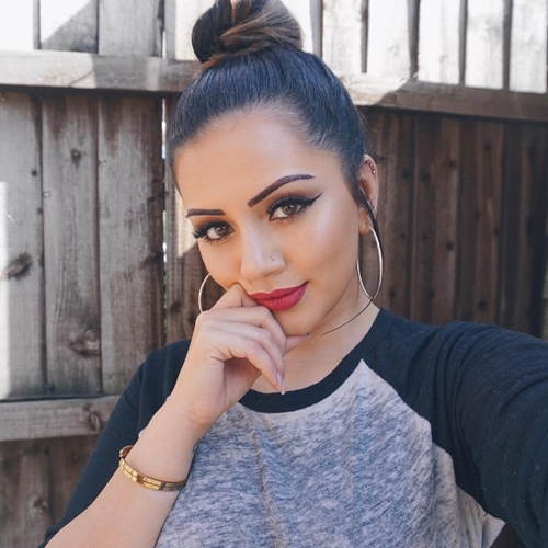 Blogger triệu fan bày cách chọn kem nền mịn như da em bé - 3