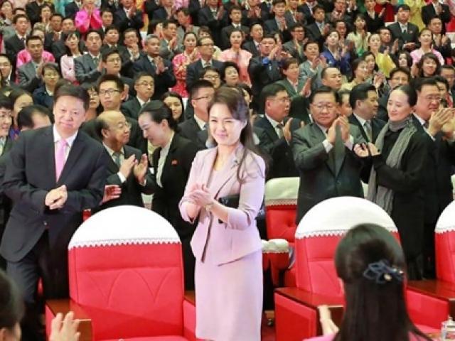 Vợ đẹp của ông Kim Jong-un: ”Cơn sốt thời trang” tại Triều Tiên
