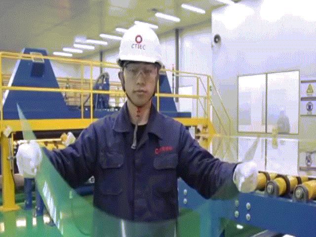 Media - Trung Quốc sản xuất kính siêu mỏng có thể chịu va đập ở tốc độ 150km/h