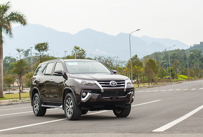 Cập nhật giá lăn bánh xe Toyota Fortuner 2019 mới nhất cùng nhiều ưu đãi hấp dẫn - 3