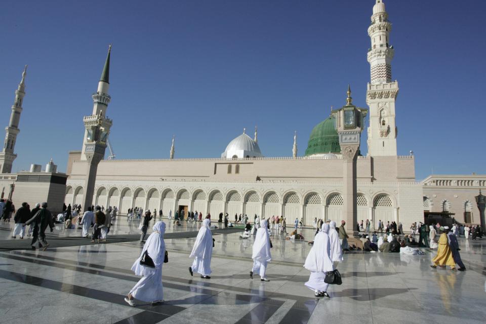 Ả Rập Saudi: Mẹ đau đớn bất lực nhìn con trai bị cắt cổ ngay trước mặt - 1