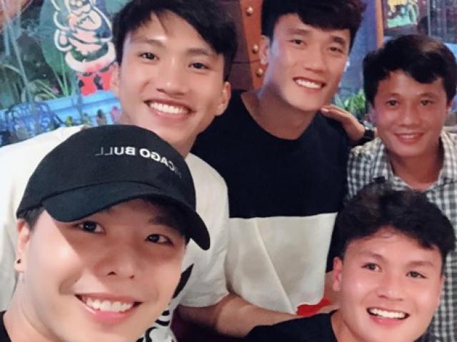 Ca nhạc - MTV - Ca sĩ Trịnh Thăng Bình hé lộ mối quan hệ đặc biệt với dàn tuyển thủ Việt Nam đang "hot"