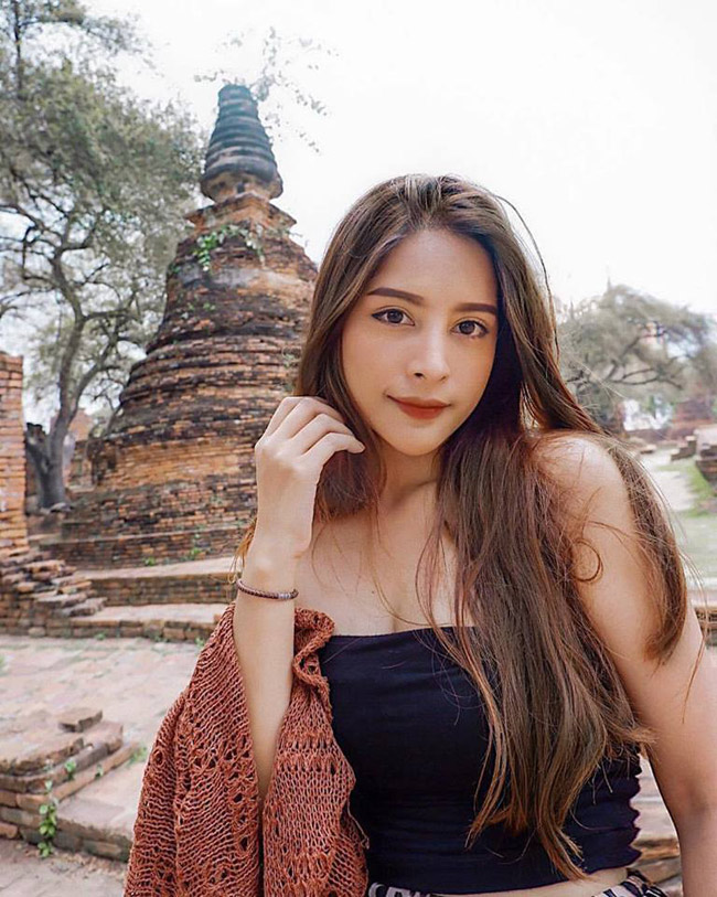 Hình ảnh đời thường xinh đẹp của &#34;bông hồng lai&#34; đến từ xứ sở Chùa Vàng.&nbsp;