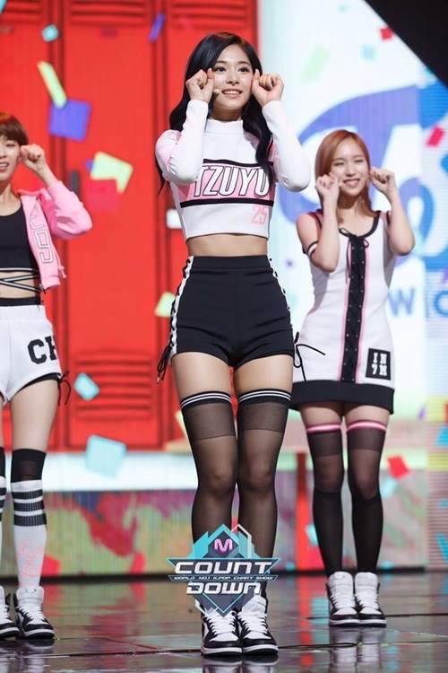 Cô gái Hàn gương mặt đẹp nhất thế giới chỉ ước mình lùn đi! - 8