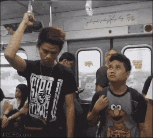 Hành động khó tin nơi công cộng khiến mọi người ngã ngửa - 9