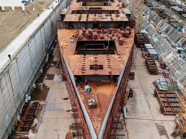Thế giới - Cận cảnh tàu Titanic 161 triệu USD đang được đóng ở Trung Quốc