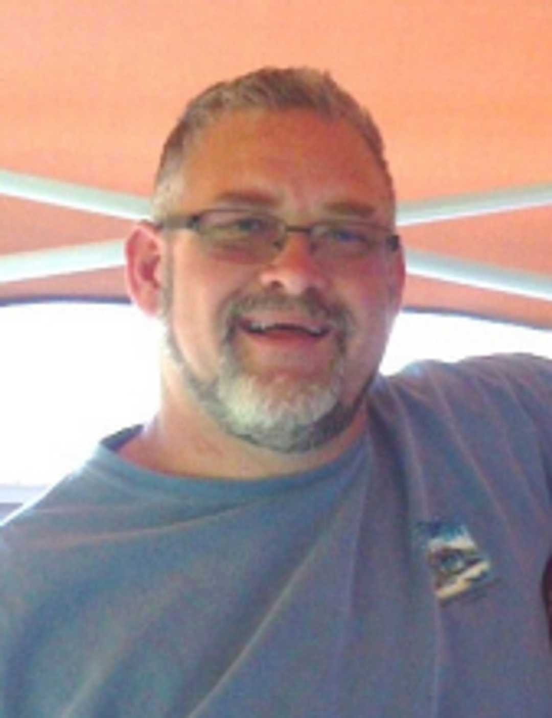 Người đàn ông Mỹ chết thảm vì rơi vào bể axit nóng - 1