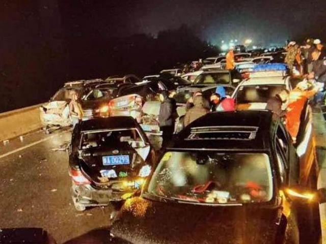 Tai nạn thảm khốc: Hơn 100 xe đâm liên hoàn ở Quý Châu, Trung Quốc