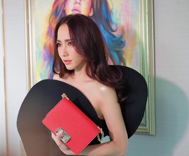Làn da trắng sứ vạn người mê của mỹ nhân Thái là niềm khao khát của bao nhiêu cô gái xứ sở chùa Vàng.