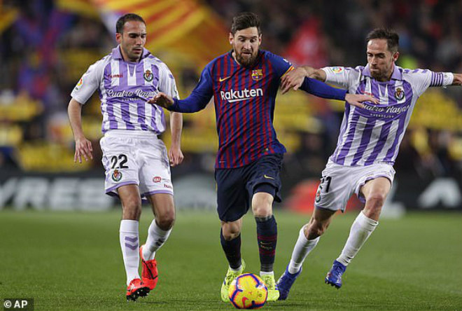 Barcelona - Real Valladolid: Báº¥t ngá» 2 quáº£ penalty, Messi siÃªu há»¥t háº«ng - 1