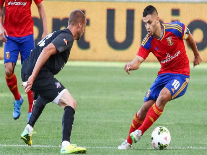 Cầu thủ “gây chuyện” với thiếu nữ 15 tuổi khiến cả giải đấu chao đảo - 1