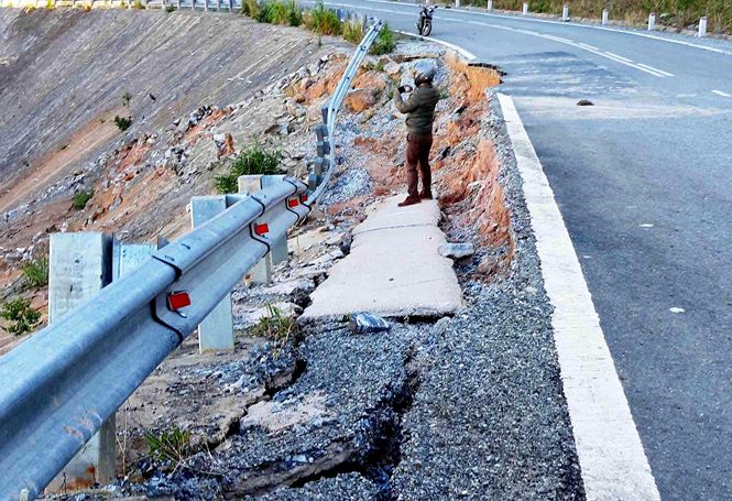 Lạnh người với hố "tử thần" trên đường tránh 543 tỉ ở Kon Tum - 6