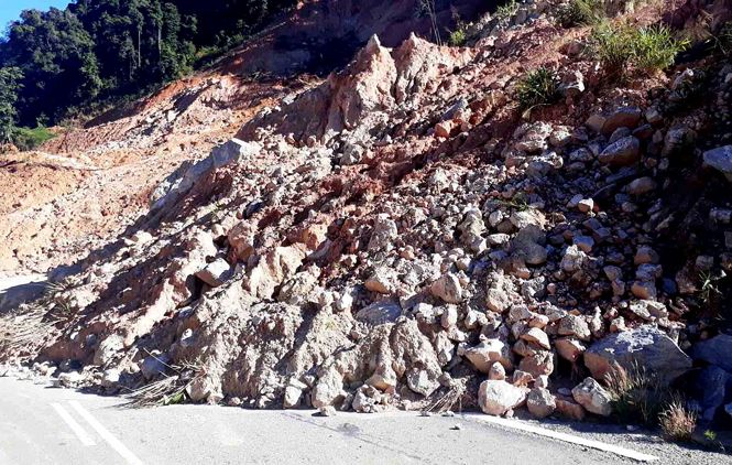 Lạnh người với hố "tử thần" trên đường tránh 543 tỉ ở Kon Tum - 7