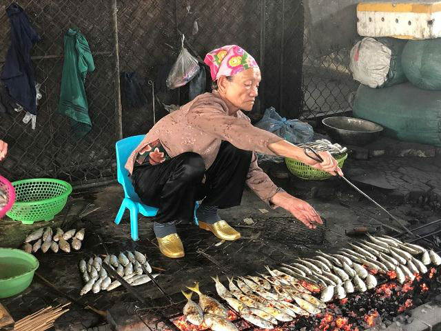 Nghệ An: Ngỡ ngàng vì rau xanh, tôm, cá bỗng đội giá... gấp đôi - 5
