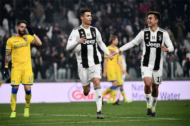 Ronaldo sút bóng vỡ mũi fan nữ Juventus: Bị đòi đền bù lãng mạn - 1