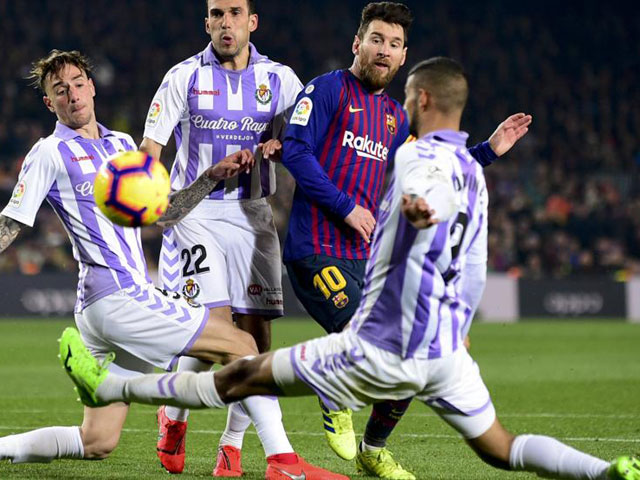 Messi cán mốc ghi bàn không tưởng, vẫn sai lầm sút penalty