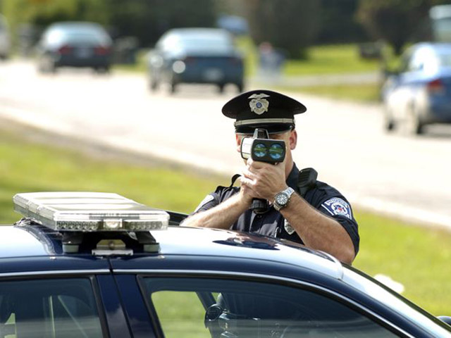 Ô tô - "Dân chơi" người Anh nhận án phạt 3 tháng tù vì gây nhiễu súng bắn tốc độ