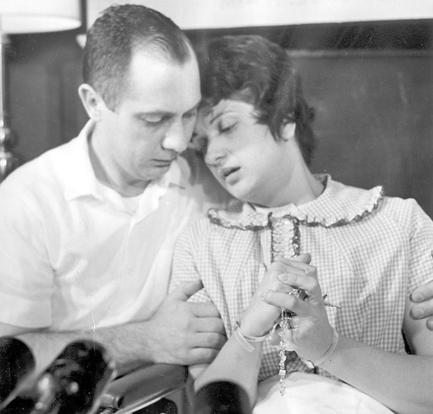 Mỹ: Phát hiện không phải là con đẻ sau 40 năm và điều gây sốc với bố mẹ nuôi - 3