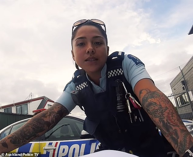 Nữ cảnh sát New Zealand xinh đẹp gây “bão” khi tự quay một ngày làm việc - 1
