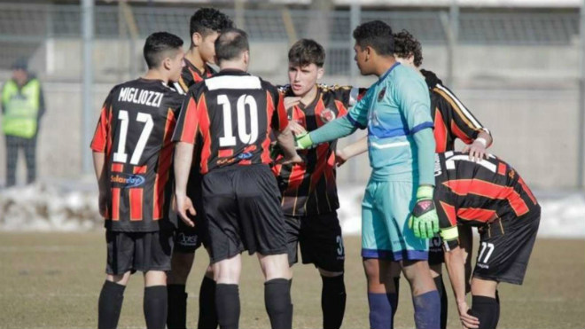 Rúng động trận cầu có tỉ số 20-0 ở Italia: 6 thanh niên + 1 người xoa bóp - 1