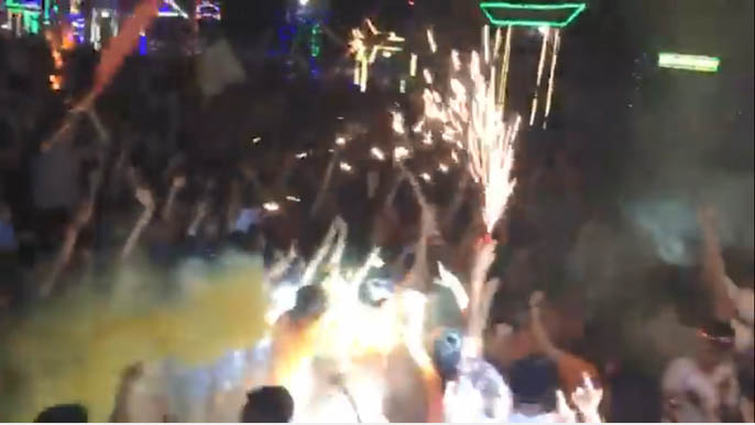 Tranh cãi chuyện "trường học như vũ trường" - 3