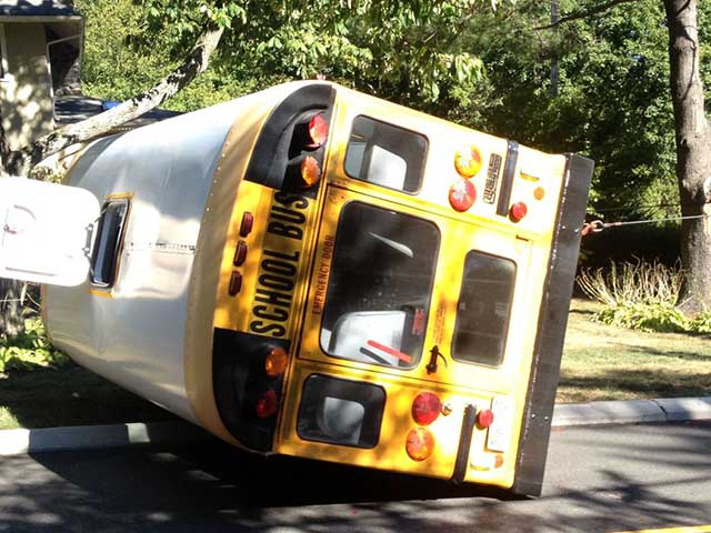 Media - "Bí kíp" thoát thân nhất định phải biết khi đi xe gặp sự cố