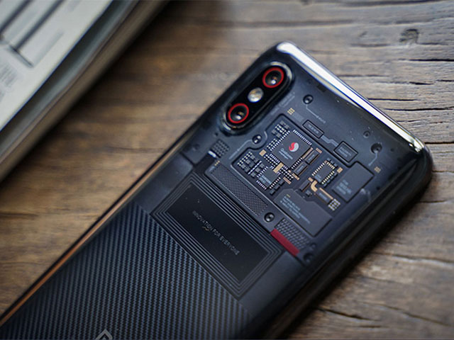 Xiaomi sẵn sàng tung Mi 9 bản đặc biệt RAM 12 GB, iPhone XS Max ”không có tuổi”
