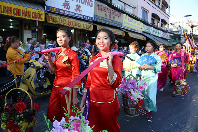 Vạn người đổ về Chợ Lớn xem lễ hội Tết Nguyên tiêu của người Hoa - 1