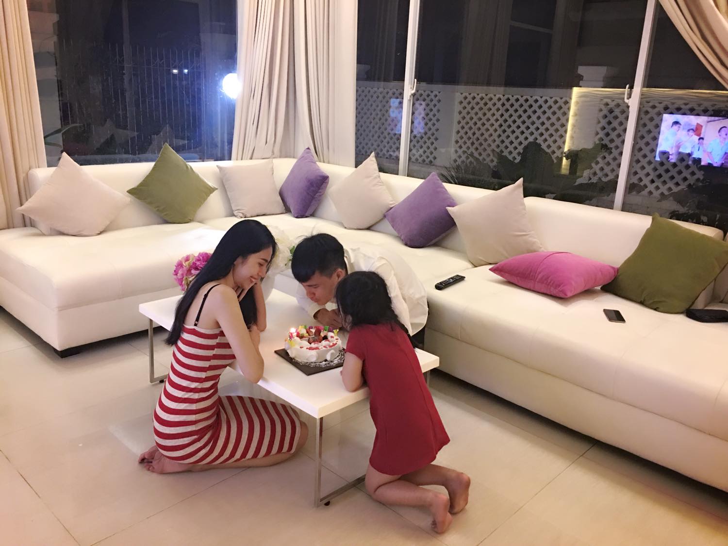 Thủy Tiên đã làm gì với con gái Bánh Gạo khiến fan tố vui "bạo hành gia đình"? - 2