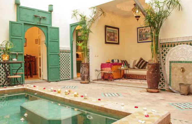 Dar Ahwach, ERICesh, Morocco: Khách sạn xinh xắn này với mỗi phòng có ba giường, bao gồm bể ngâm lát gạch và sân thượng, có sẵn cho thuê độc quyền và có thể ngủ tới bảy khách.