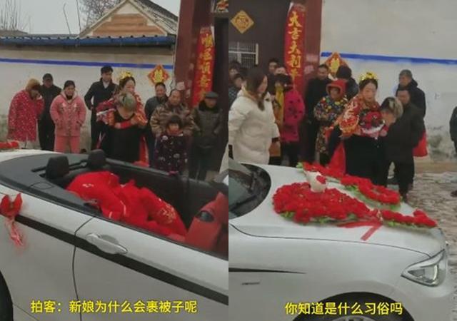 Cô dâu không cảm xúc trên xe mui trần trong ngày cưới gây tranh cãi - 1