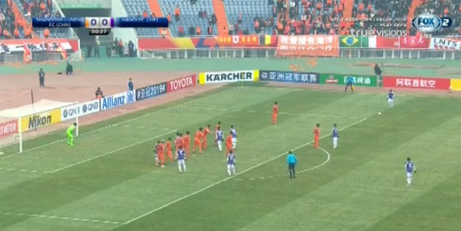 Hà Nội thua đậm: &#34;Vũ khí&#34; của Quang Hải bị CLB Trung Quốc bắt bài - 1