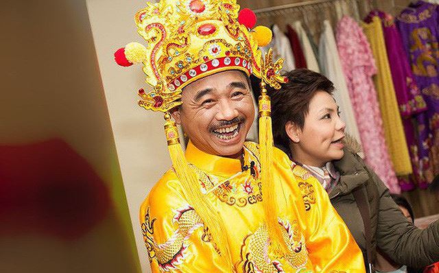 &#39;Ngọc hoàng&#39; Quốc Khánh khoe nhẫn ở ngón tay áp út, chuẩn bị lấy vợ? - 1