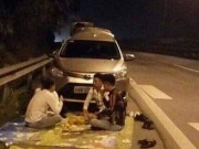 Tin tức trong ngày - CSGT nói về việc dừng xe trên cao tốc ăn nhậu