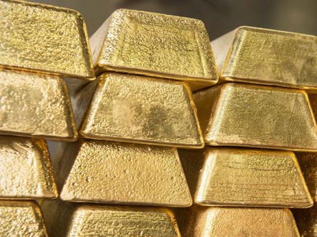 Kinh doanh - Giá vàng hôm nay 20/2: Vàng tăng sốc, lên đỉnh 10 tháng