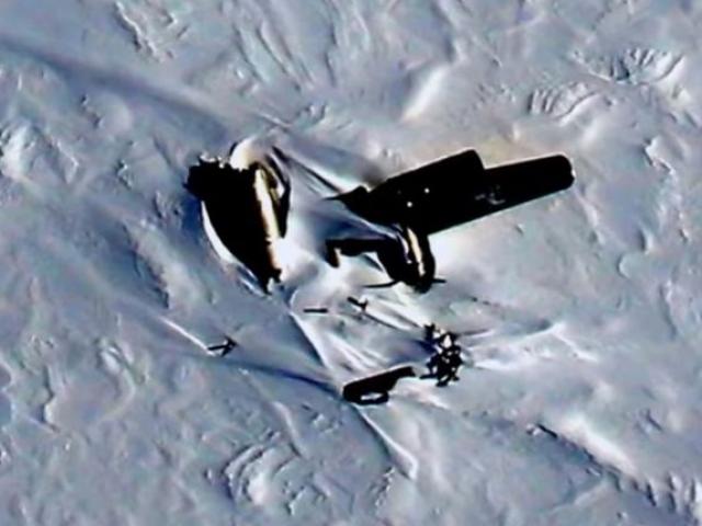 Phát hiện máy bay rơi ở Bắc Cực và điều hãi hùng với những người sống sót