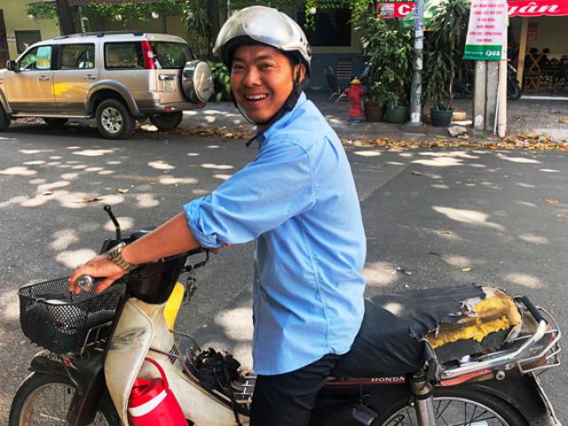 Tin tức trong ngày - Nhặt 2 cọc tiền giữa phố Sài Gòn, người đàn ông có hành động bất ngờ