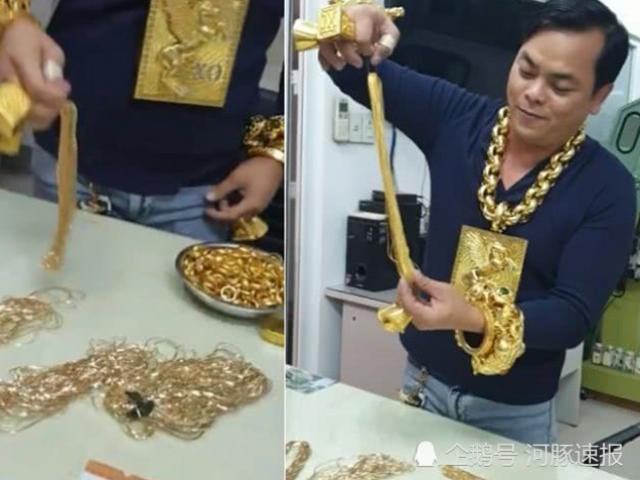 Đại gia người Việt lên báo nước ngoài nhờ đắp 13kg vàng lên người