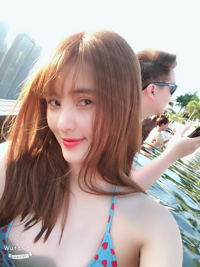 Cô có cuộc sống hạnh phúc, bình yên bên bạn trai mới ở đảo quốc sư tử.