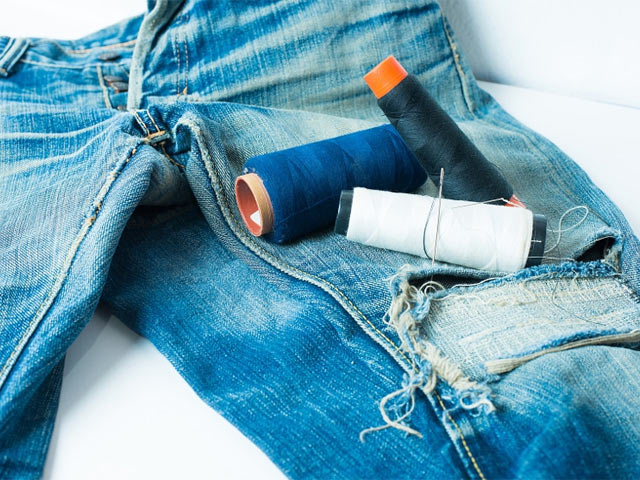 Thời trang - Bí quyết sửa quần rách, áo toạc chỉ trong 1 nốt nhạc