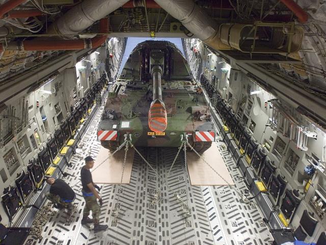 Cận cảnh từng bộ phận “siêu máy bay” phục vụ Tổng thống Mỹ ở Hà Nội