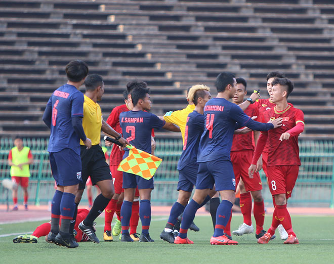 Bất lực màn “đấu võ” của cầu thủ Thái Lan, U22 Việt Nam vẫn được “quà” - 11