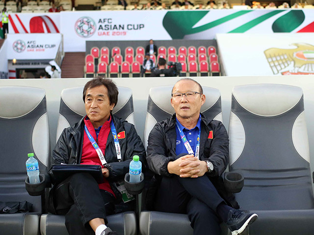 HLV Park Hang Seo "đau đầu" nếu trợ lý Lee cầm quân đá SEA Games 2019