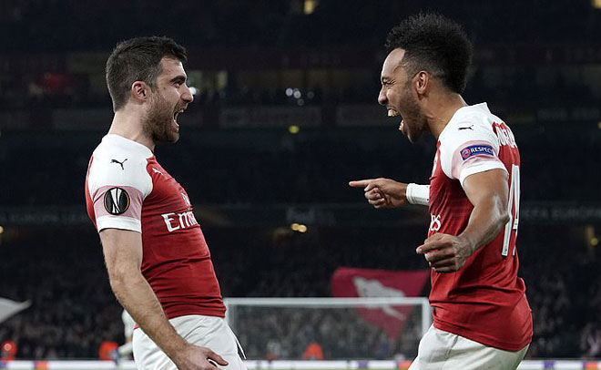 Arsenal đại thắng Europa League: HLV Emery tâng bốc SAO trẻ, vui với Ozil - 1