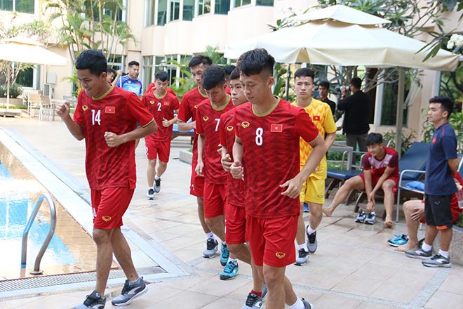 SAO U22 VN khoe bụng 6 múi, HLV Quốc Tuấn ủ mưu đấu bán kết - 6