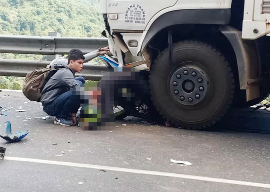 Sau 1 tuần điều trị, phượt thủ dính dưới bánh xe tải tử vong - 1