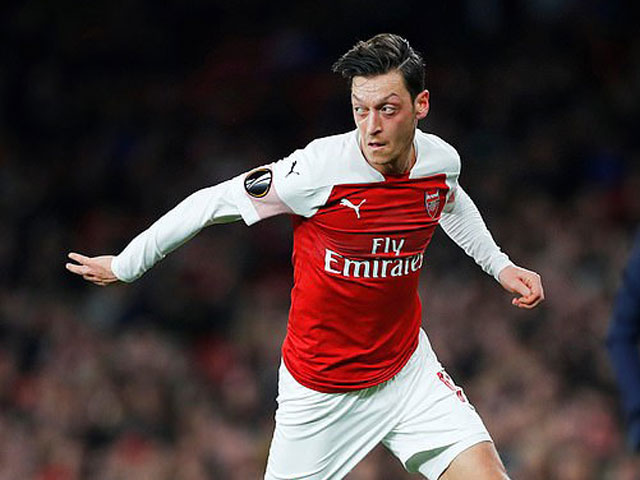 Arsenal đại thắng Europa League: HLV Emery tâng bốc SAO trẻ, vui với Ozil